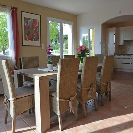 Villa House In With Private Pool & Garden