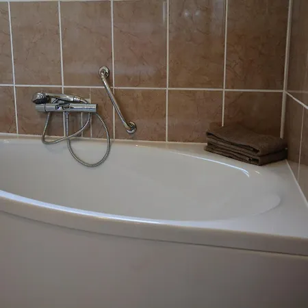 House In With Private Pool & Garden Villa