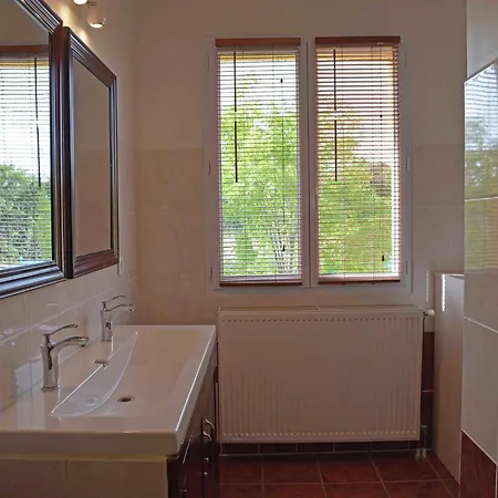House In With Private Pool & Garden Villa