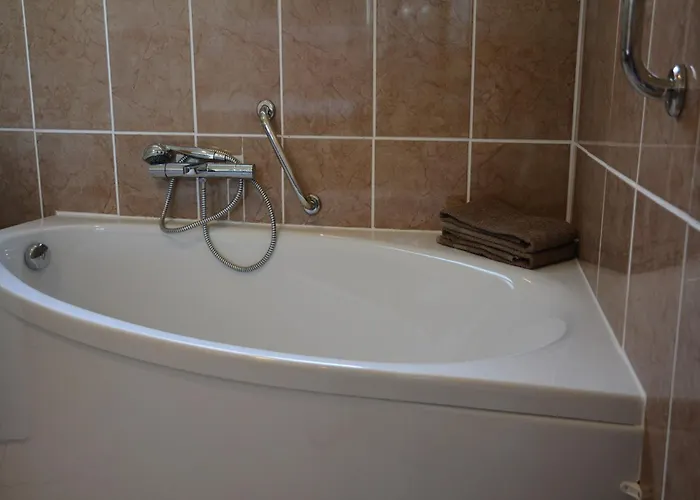 House In With Private Pool & Garden Willa