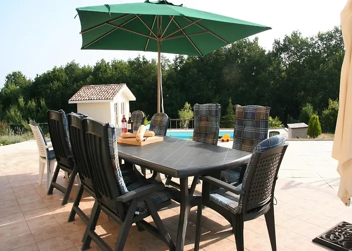 House In With Private Pool & Garden