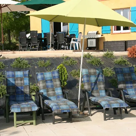 House In With Private Pool & Garden *