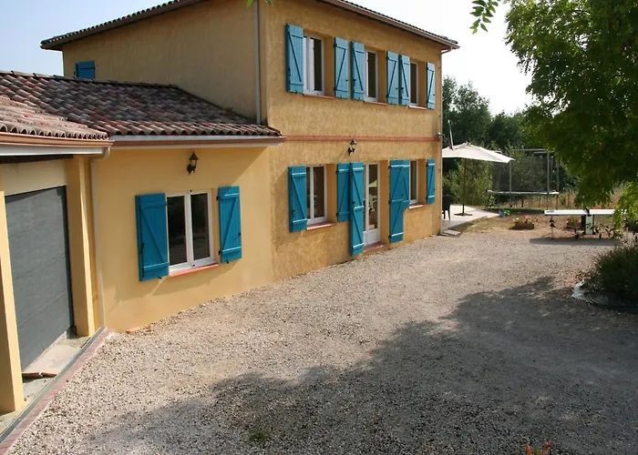 House In With Private Pool & Garden