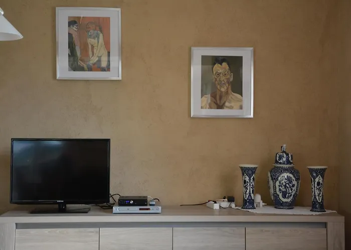 House In With Private Pool & Garden Villa *