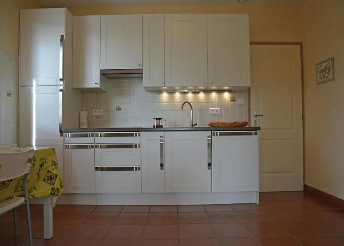 House In With Private Pool & Garden